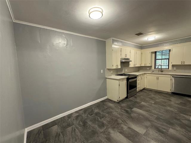 Building Photo - 208 N Elm St