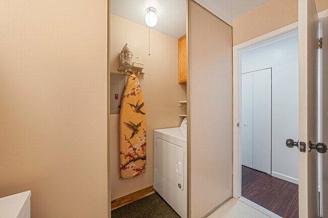 Building Photo - 77 Fairview Cir