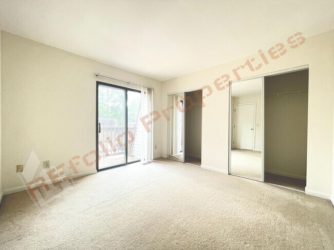 Building Photo - Beautiful 2 bedroom 2.5 bath Condo w/ 2 Reserved Parking Space @ Finley Forest, Chapel Hill, Avai...