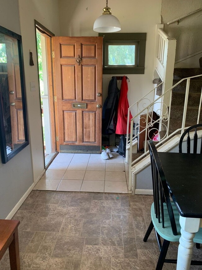 Building Photo - Sunnyland 5BR Near Trader Joe's – Walk to Schools, Private Yard, Pet Friendly | Pre-Leasing Aug 2026