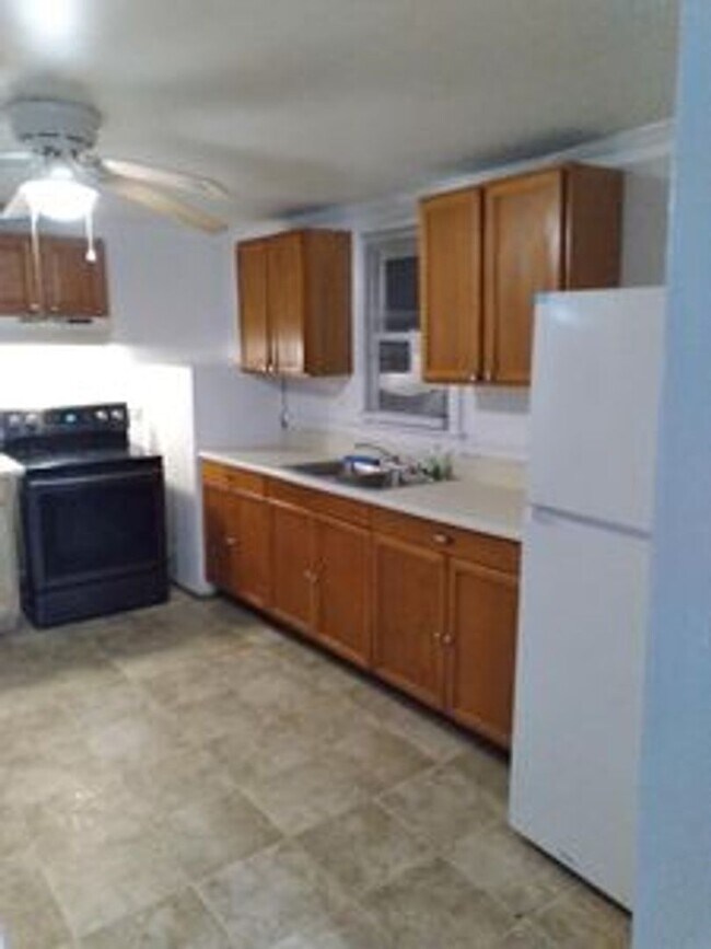 Building Photo - 3 bed 1 bath house in Richmond