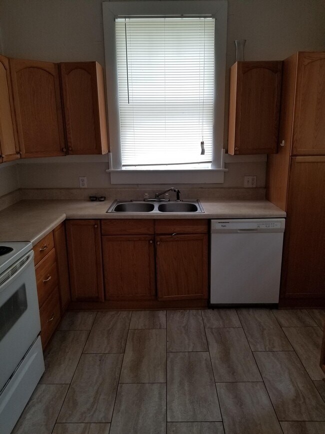 Building Photo - 406 S Park Ave