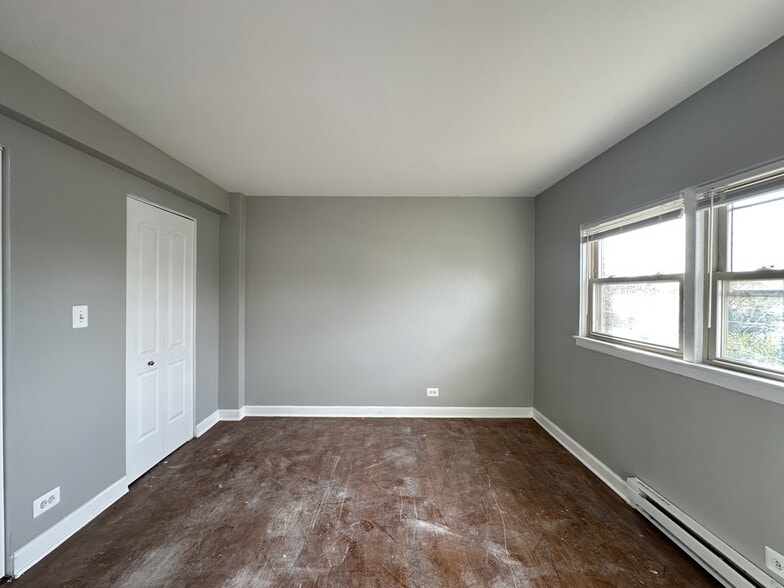 Building Photo - 7632 N Milwaukee Ave