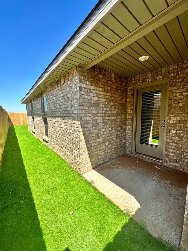 Building Photo - Stylish and Modern 3-Bedroom Duplex for Re...