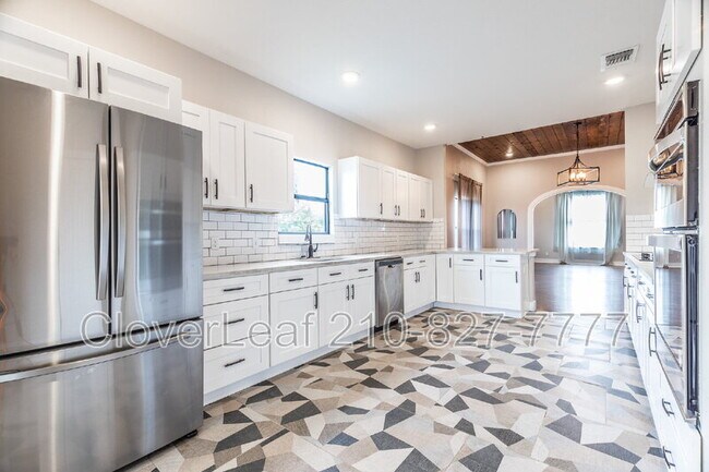 Building Photo - 242 Furnish Ave