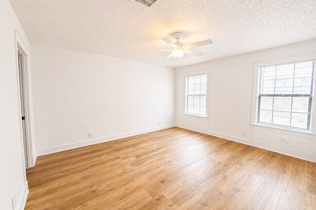 Building Photo - 7 Carol Ct