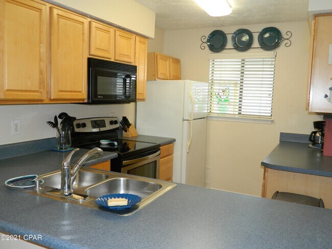 Building Photo - 7437 Beach Dr