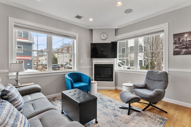 Building Photo - 51 Robey St