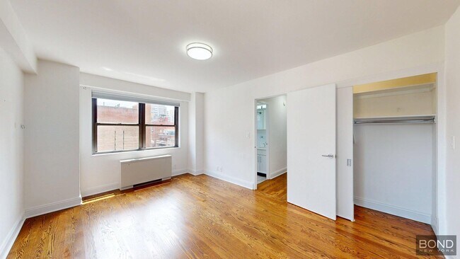 Building Photo - 401 E 88th St