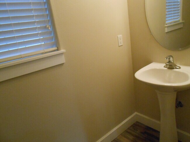 Building Photo - 61746 Darla Pl