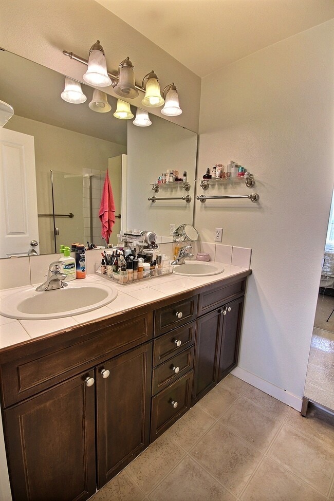 Building Photo - 23300 SE Black Nugget Rd