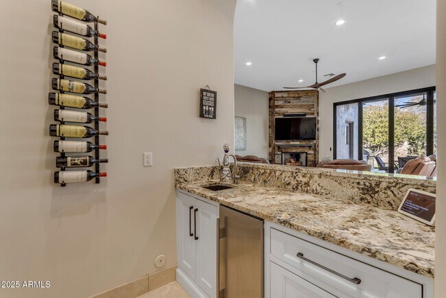 Building Photo - 6938 E Lomas Verdes Dr