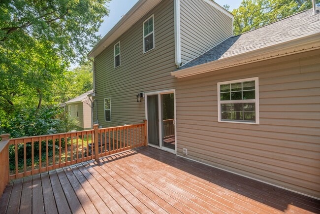 Building Photo - (Coming Soon) Renovated Home just minutes from Uptown!