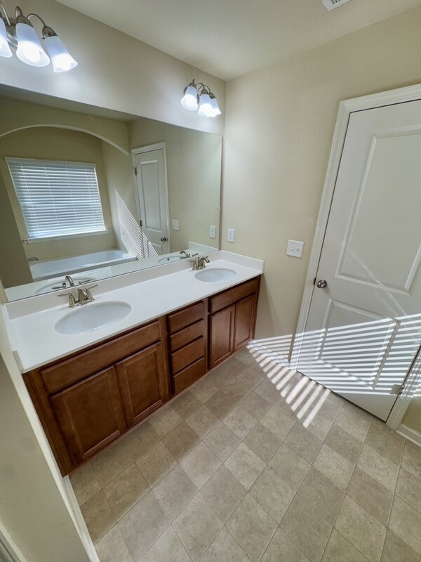 Building Photo - 130 Sparkling Spring Trail