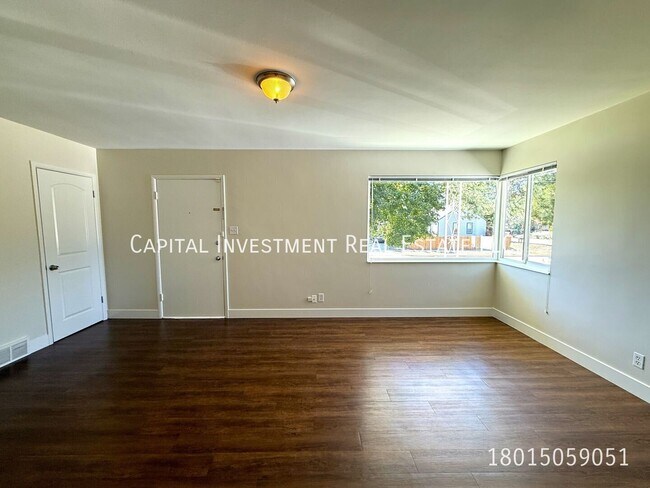 Building Photo - 561 Wilson Ave S