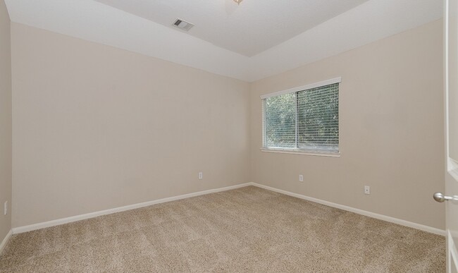 Building Photo - 50 E Pipers Green St
