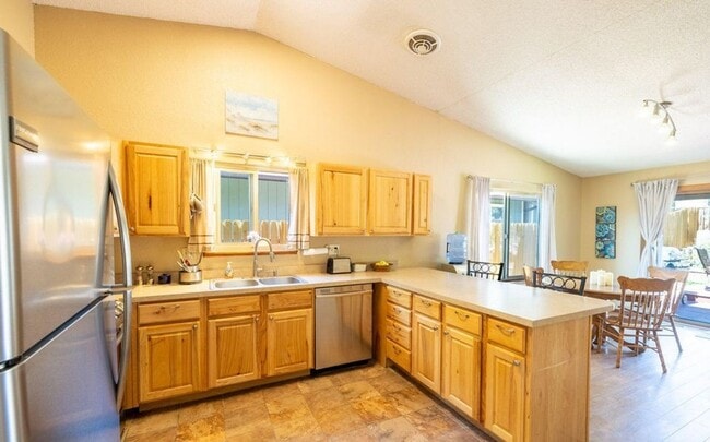 Building Photo - Charming 3-Bedroom Ranch for Rent in Prime Location!