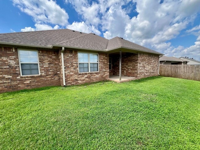 Building Photo - 511 Ridge Point Dr