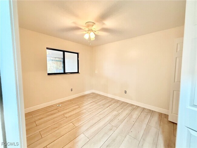 Building Photo - 1420 SE 19th St