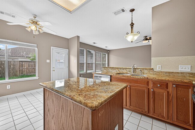 Building Photo - 2143 Mossy Trail Dr