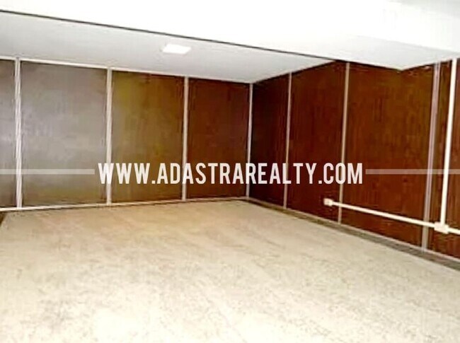 Building Photo - Affordable 3 Bedroom Ranch Home w/Finished Basement in KCMO-Available in AUGUST!!