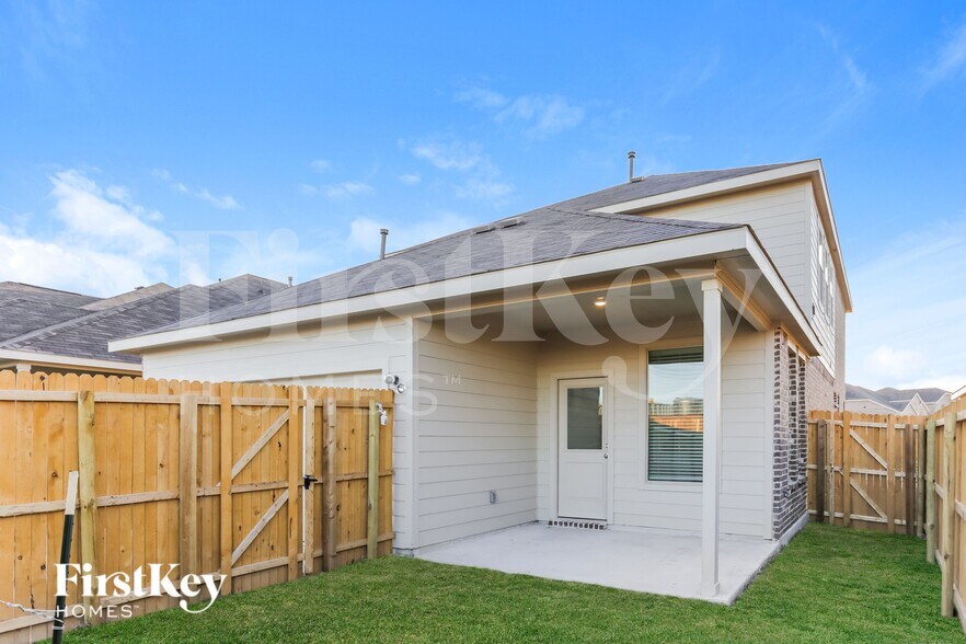 Building Photo - 10105 Elkhorn Dr