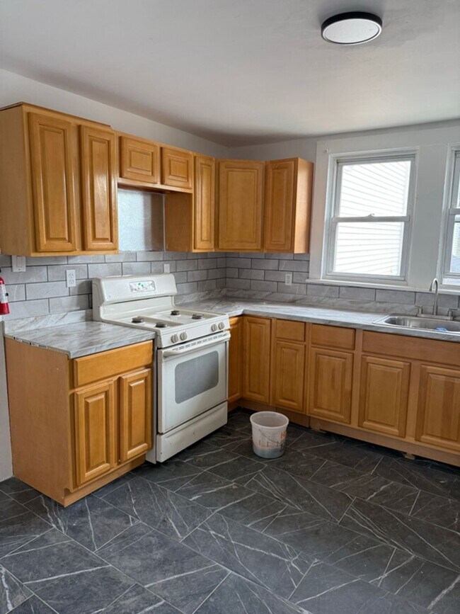 Building Photo - 1608 E Gibson St