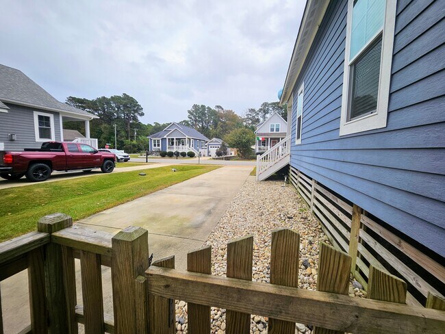 Building Photo - 803 Lindsey Ln