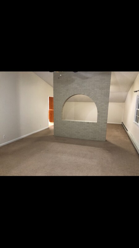 Building Photo - 8 E Oneida St