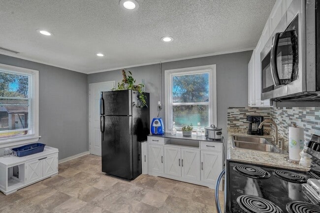 Building Photo - Charming 2BR House in Savannah