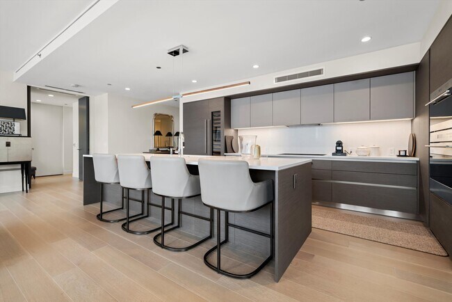 Building Photo - 366 W Superior St