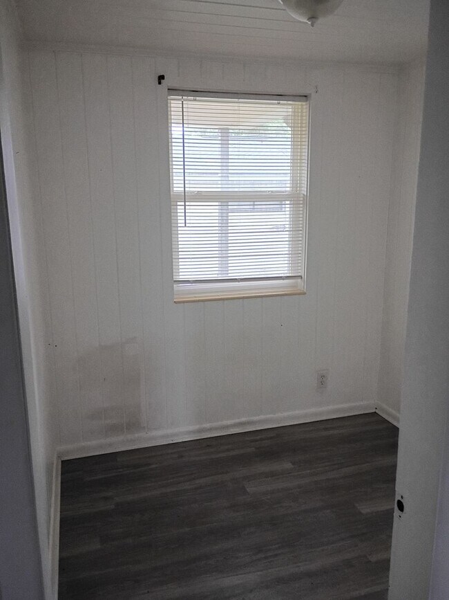 Building Photo - 5659 Ansley St