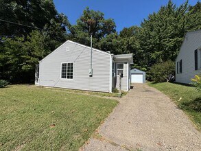 Building Photo - 3 Bedroom Molette with Ravine Views – $1300