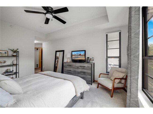 Building Photo - 2565 Franklin Ave