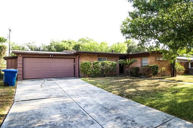 Building Photo - 2819 Bent Bow Dr