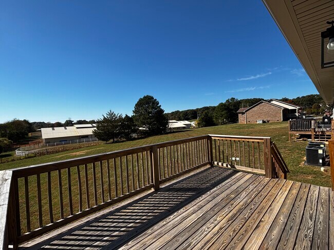 Back Porch & Yard - 2335 Ford Rd