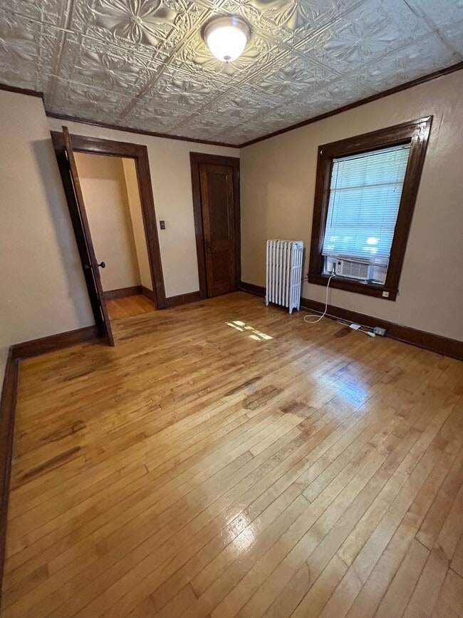 Building Photo - 3 Bedroom 1.5 Bath House