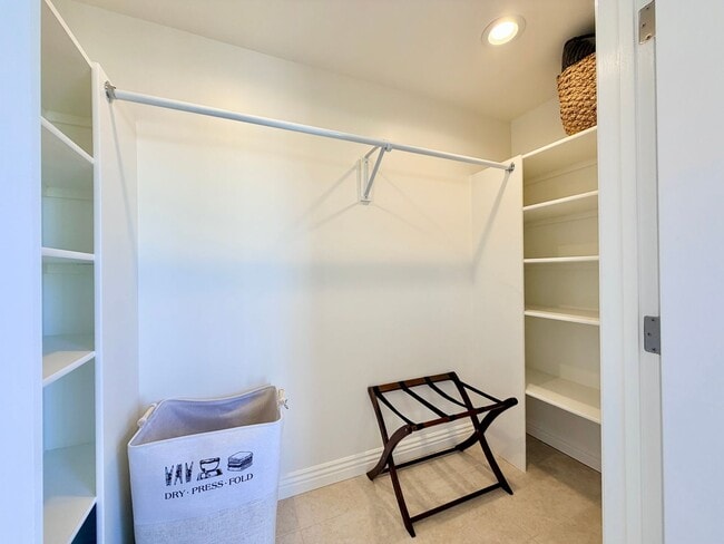 Building Photo - 3953 Sunset Ln