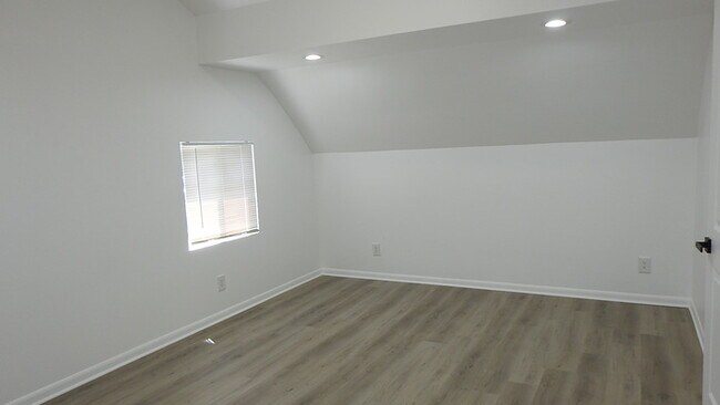 Building Photo - 3bed 2 full bath in North Kansas City, MO