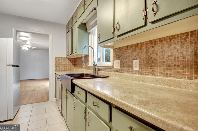 Building Photo - 500 Circle Dr