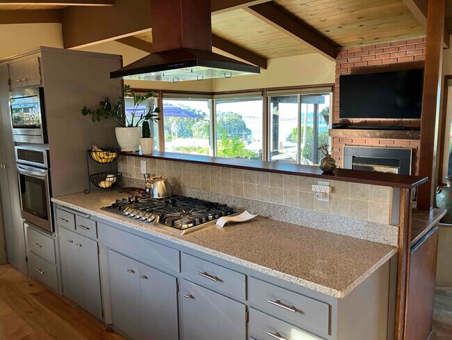 Building Photo - 705 Center Ct