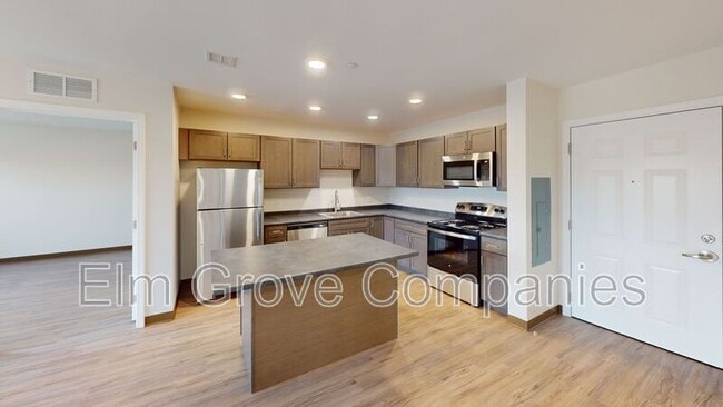 Building Photo - 5 5th St