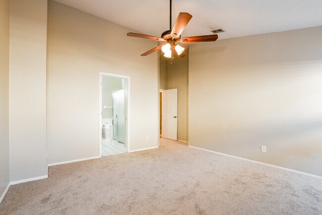 Building Photo - 10025 River Glen Ct