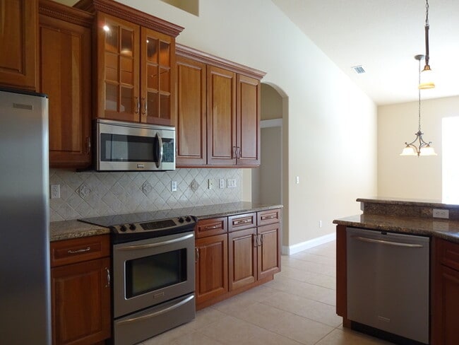 Building Photo - 7 Cherokee Ct W