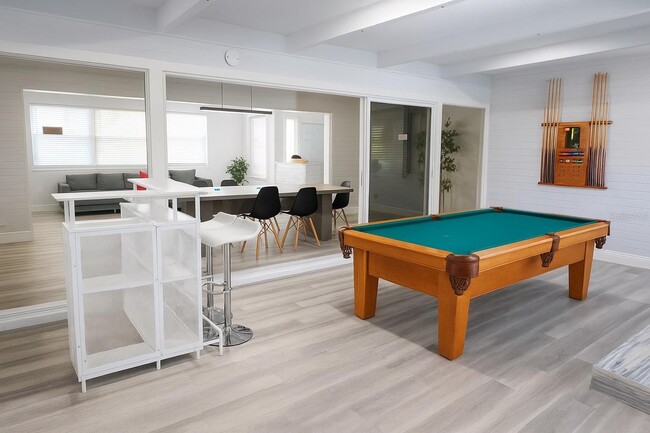 Building Photo - 2326 S Peninsula Dr