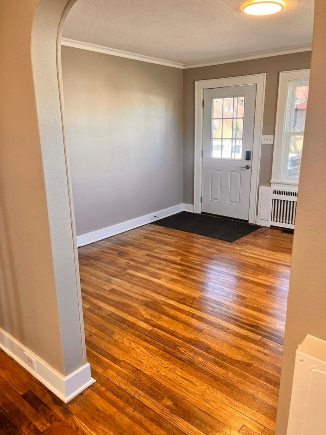 Building Photo - Maple Ave