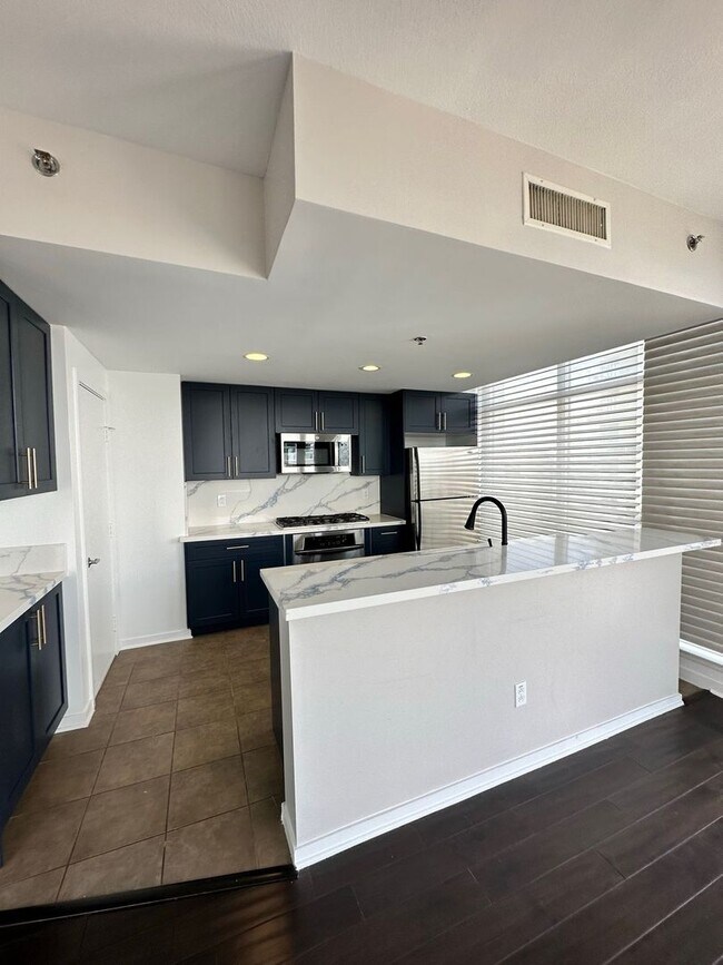 Building Photo - Downtown Long Beach - West Ocean - 1 Bedro...