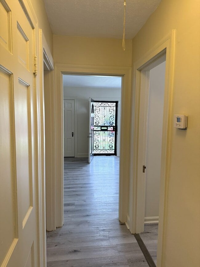 Building Photo - Beautiful 3 Bedroom 1 Bathroom Home