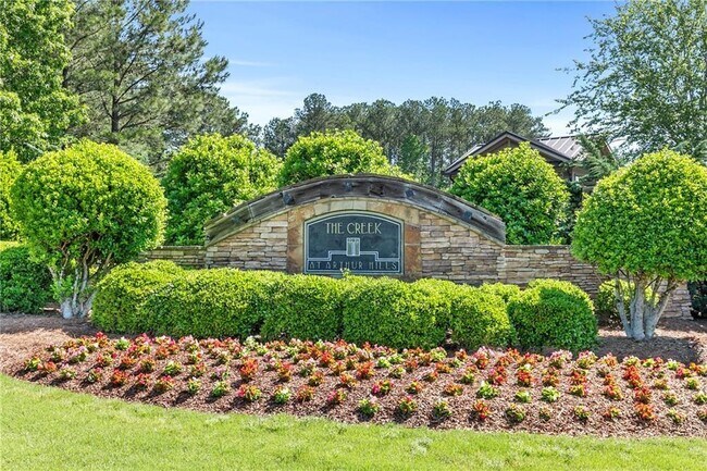 Building Photo - 411 Riverclub Rd