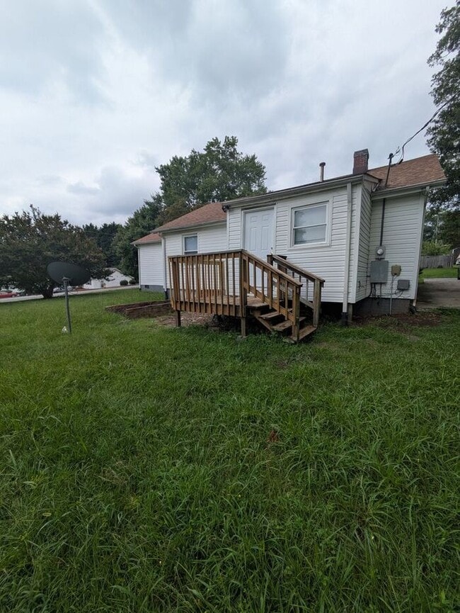 Building Photo - 3BD/2BA Home in Hickory
